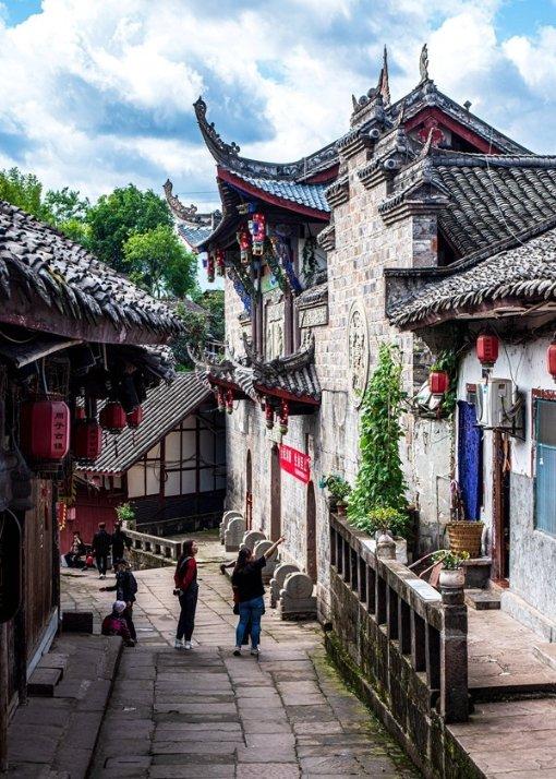 海南龙泽农业发展有限公司在文昌鳄鱼养殖场存在排污问题